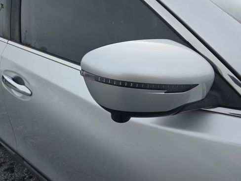 Used 2018 Nissan Rogue SL w/ Premium Package image 3