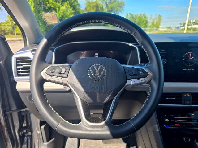 Used 2025 Volkswagen Taos SE AWD/4WD image 25