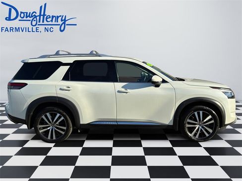 Used 2024 Nissan Pathfinder Platinum image 6