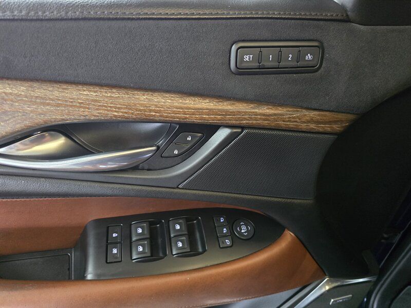 Used 2018 Cadillac Escalade Premium Luxury AWD/4WD image 21