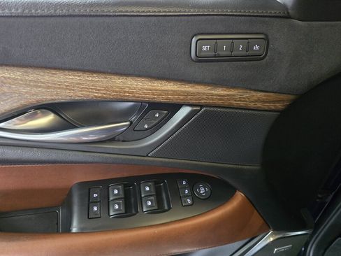 Used 2018 Cadillac Escalade Premium Luxury AWD/4WD image 21