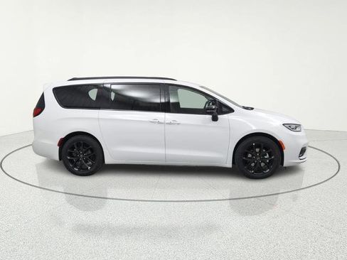 New 2026 Chrysler Pacifica Limited w/ S Appearance Package FWD image 5