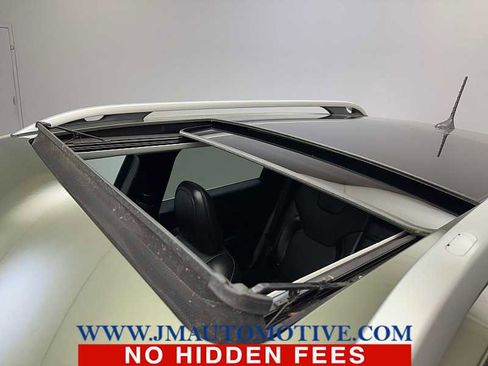 Used 2019 Jeep Cherokee Limited w/ Technology Group AWD/4WD image 11