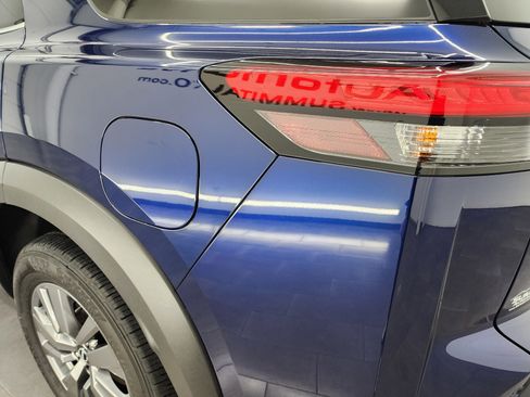 Used 2025 Nissan Pathfinder SV image 28