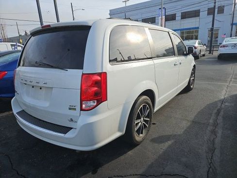 Used 2019 Dodge Grand Caravan GT image 2