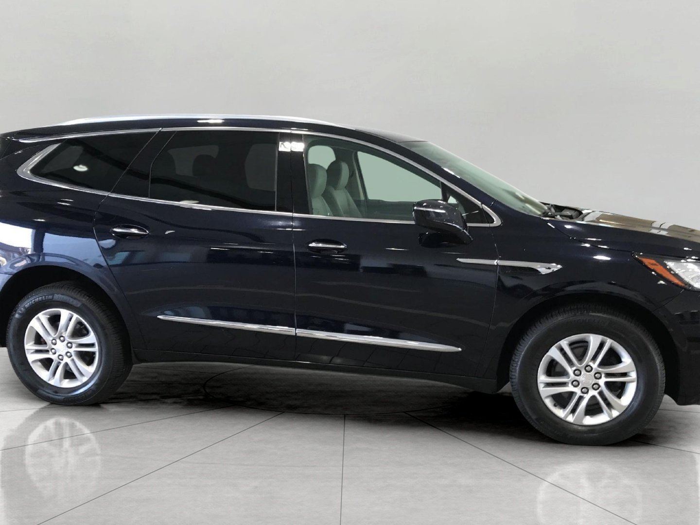 Used 2020 Buick Enclave Essence w/ Sound and Sites Package AWD/4WD image 10