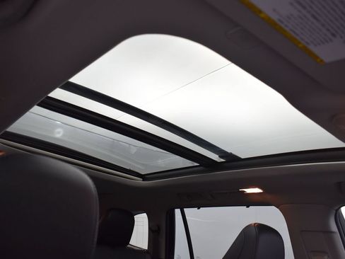 Used 2023 Toyota Highlander Platinum FWD image 40