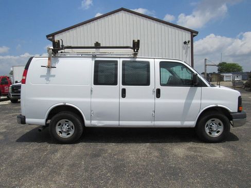 Used 2014 Chevrolet Express 2500 RWD image 2