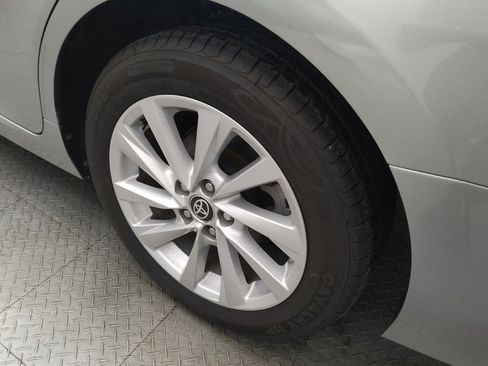 Used 2021 Toyota Camry LE image 31