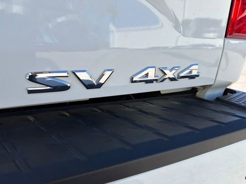 Used 2024 Nissan Titan SV w/ SV Convenience Package image 11