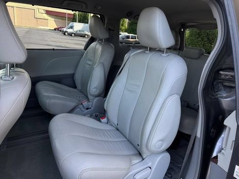 Used 2013 Toyota Sienna XLE FWD image 5