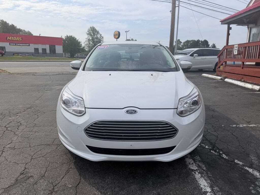 Used 2013 Ford Focus Electric Hatchback FWD image 2