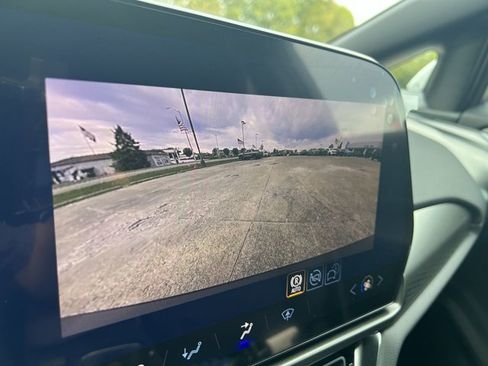 New 2026 Chevrolet Equinox EV LT image 15