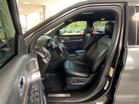 Used 2019 Ford Explorer Limited w/ Ford Safe & Smart Package AWD/4WD image 39