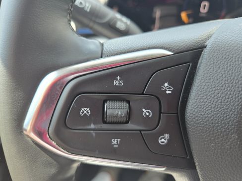 Used 2025 Chevrolet Trax LT w/ LT Convenience Package FWD image 19