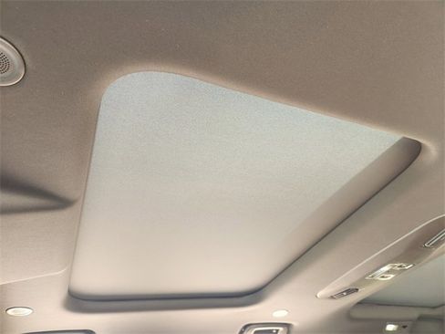 New 2026 Land Rover Discovery Limited Edition image 18