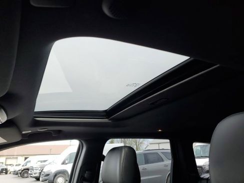 Used 2022 Jeep Grand Cherokee Limited w/ Tech Group AWD/4WD image 15