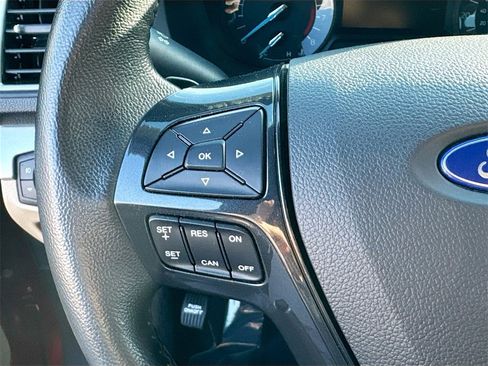 Used 2017 Ford Explorer XLT image 8
