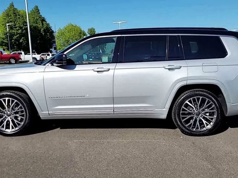 New 2026 Jeep Grand Cherokee L Summit w/ Advanced Protech Group IV AWD/4WD image 5