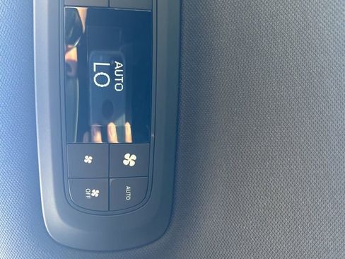 Used 2024 Chrysler Pacifica Limited w/ S Appearance Package image 27