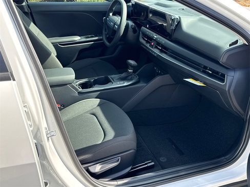 New 2026 Kia K4 LX image 13