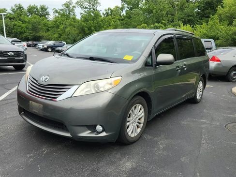 Used 2011 Toyota Sienna XLE FWD image 4
