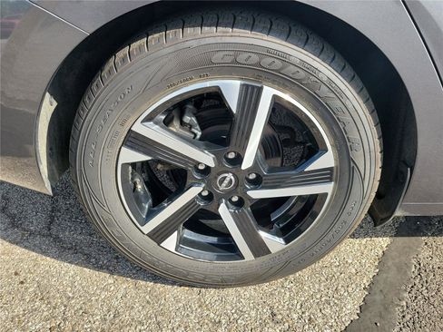 Used 2024 Nissan Sentra SV FWD image 5