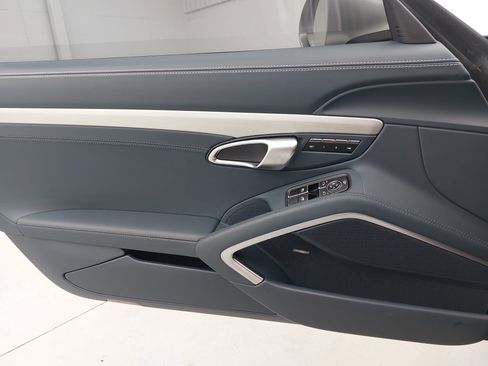 Certified 2025 Porsche 718 Cayman RWD image 24
