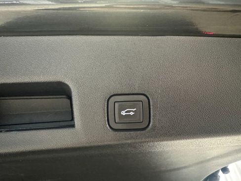 Certified 2025 GMC Acadia Elevation FWD image 24