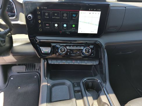 Used 2025 GMC Sierra 2500 AT4 w/ AT4 Premium Plus Package AWD/4WD image 24