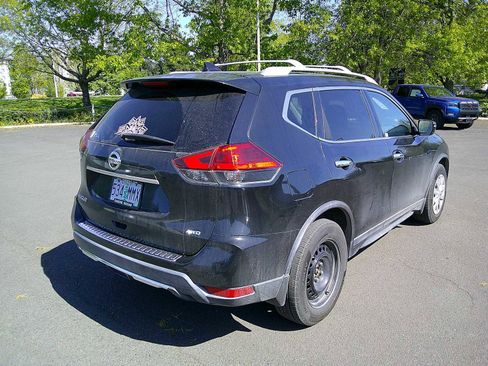 Used 2017 Nissan Rogue S w/ Appearance Package AWD/4WD image 5