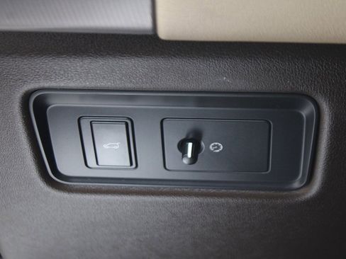 Used 2018 Land Rover Range Rover Sport HSE image 22