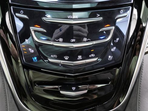 Used 2020 Cadillac Escalade Platinum AWD/4WD image 33