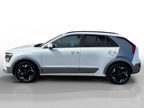 Used 2023 Kia Niro Wave FWD image 2