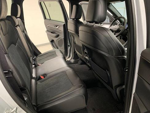 Certified 2024 Jeep Grand Cherokee Altitude AWD/4WD image 6