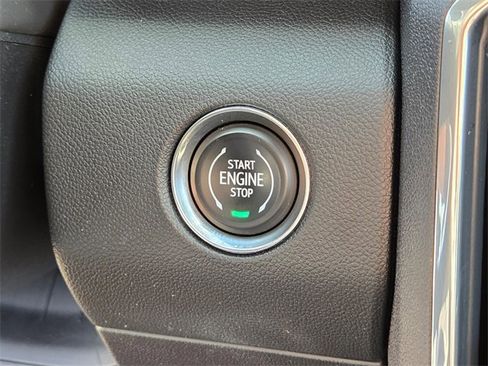 Used 2025 GMC Acadia Elevation image 35