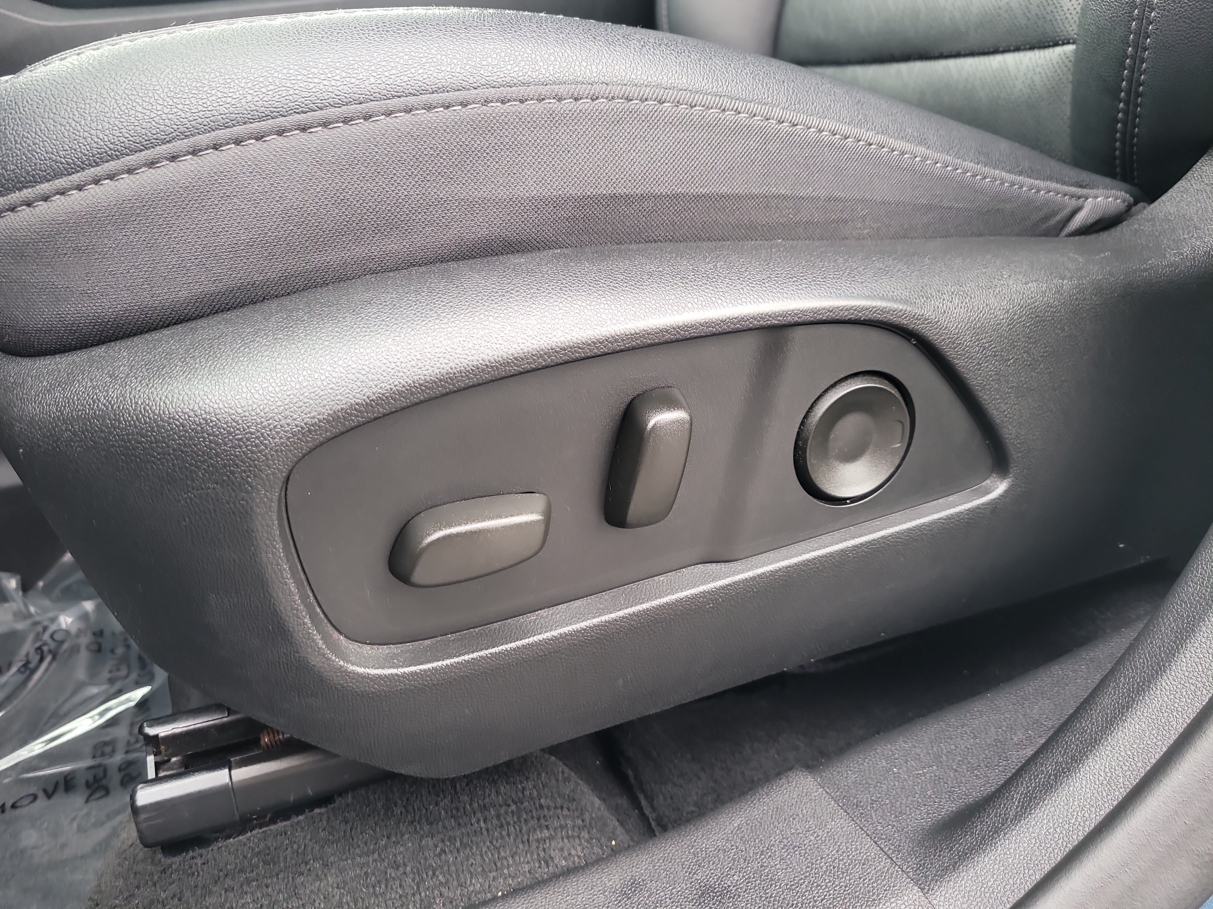 Used 2025 Chevrolet Equinox LT w/ Convenience Package II FWD image 18