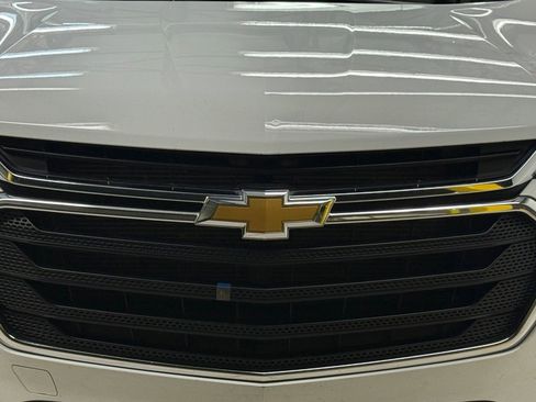 Used 2021 Chevrolet Traverse LS image 5