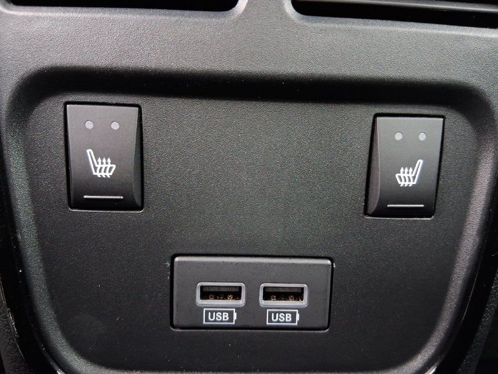 Used 2023 Chrysler 300 C RWD image 19