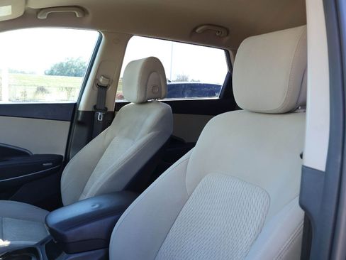 Used 2017 Hyundai Santa Fe SE image 11