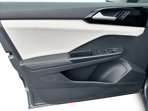 Certified 2025 Volkswagen Taos S image 22