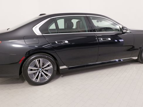 Used 2024 BMW i7 xDrive60 w/ Executive Package image 8