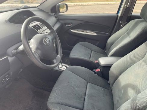 Used 2010 Toyota Yaris L image 12