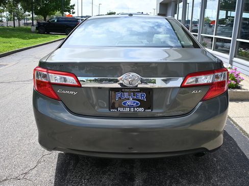 Used 2014 Toyota Camry XLE w/ Leather Package FWD image 4