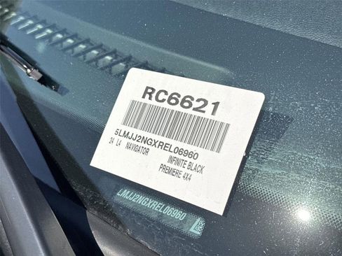 Used 2024 Lincoln Navigator Premiere image 32