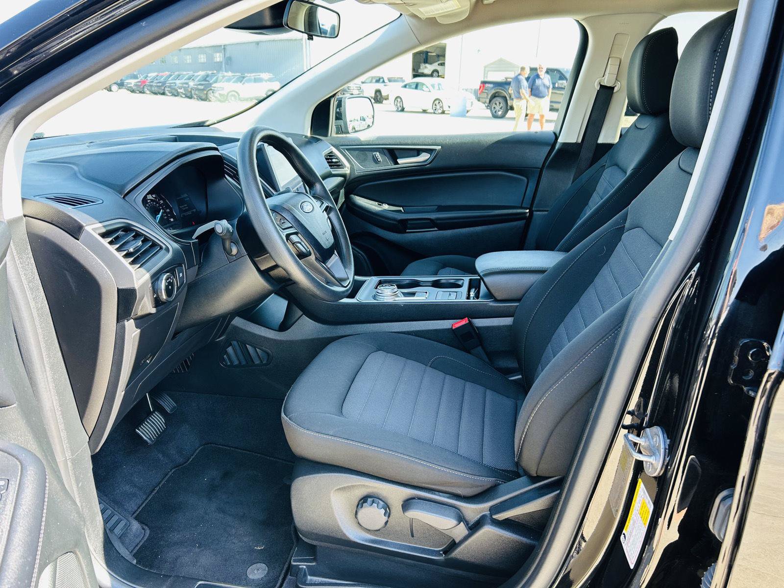 Used 2024 Ford Edge SE w/ Black Appearance Package AWD/4WD image 3