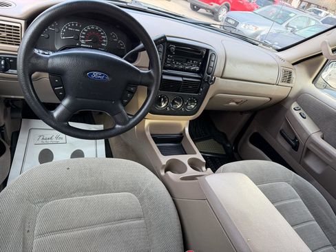 Used 2002 Ford Explorer XLT image 10