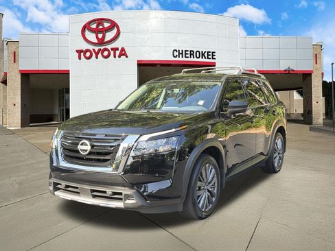Used 2025 Nissan Pathfinder SL w/ SL Premium Package FWD image 1