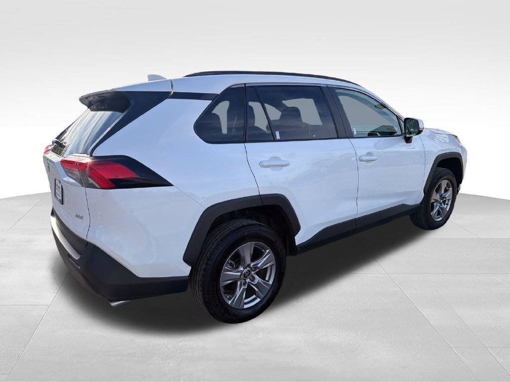 Used 2025 Toyota RAV4 XLE FWD image 5
