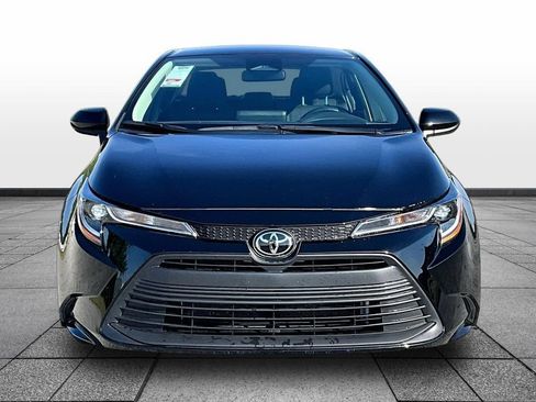 Used 2026 Toyota Corolla LE FWD image 3